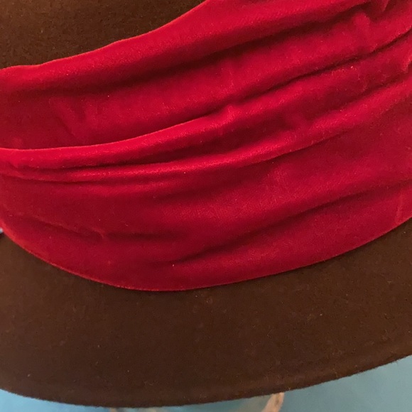 Woman’s Wool Top Hat - Picture 7 of 13